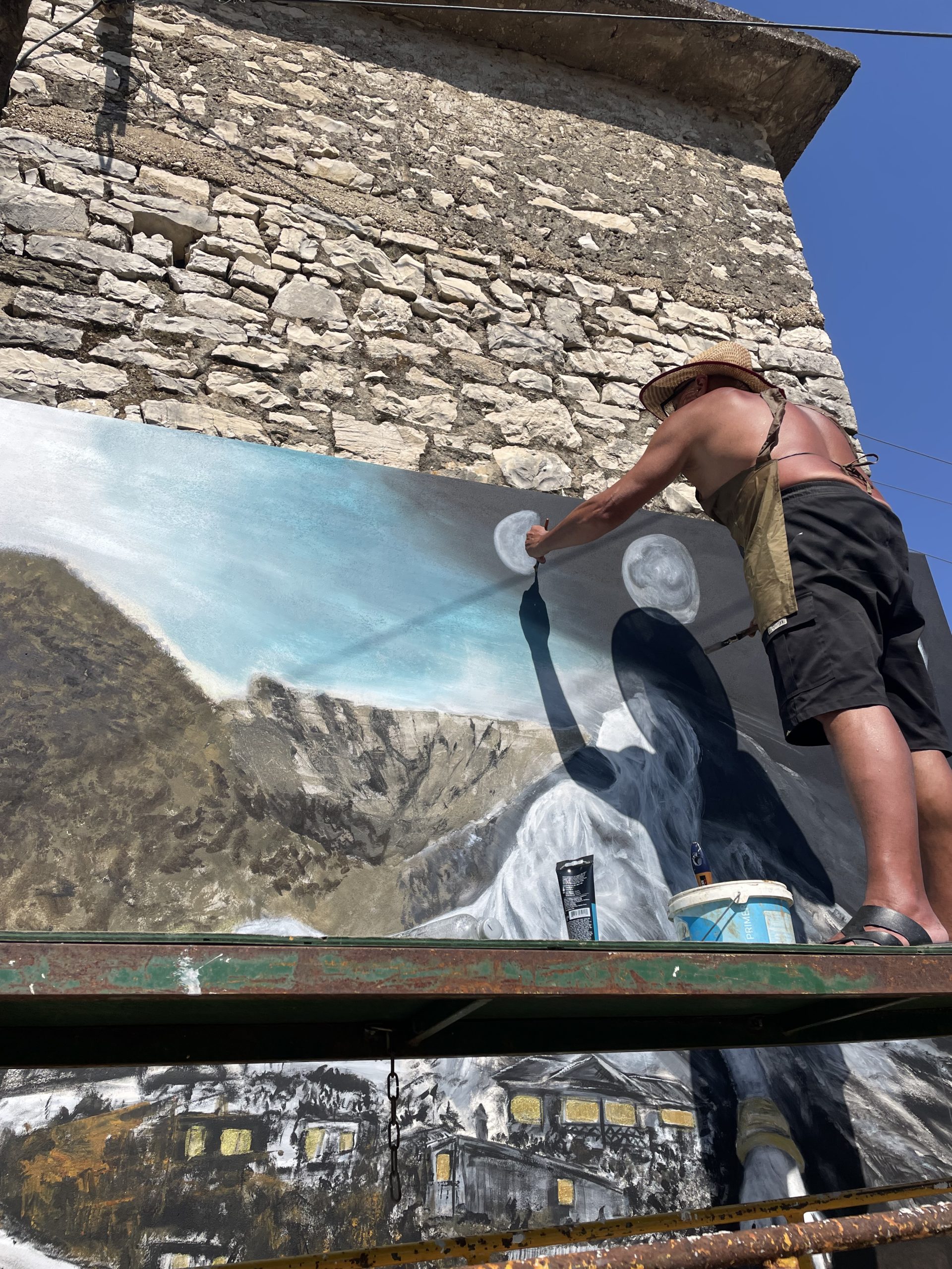 Giorgio Rizzo e il murale di Luzat in Albania